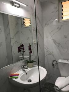 Koupelna v ubytování Joy Hotel