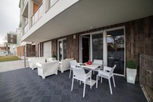 A balcony or terrace at PR1MO Apartmanok