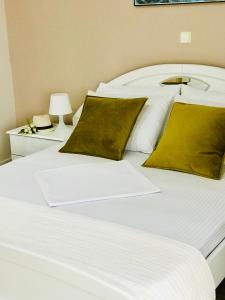 Postel nebo postele na pokoji v ubytování Joy Hotel