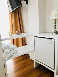 TV a/nebo společenská místnost v ubytování Joy Hotel