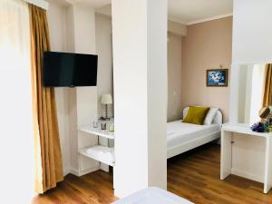 Postel nebo postele na pokoji v ubytování Joy Hotel
