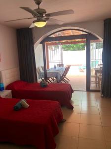 Postel nebo postele na pokoji v ubytování PLAYA LAS AMERICAS PARAISO ROYAL