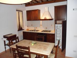 A kitchen or kitchenette at Agriturismo Il Poggiolo