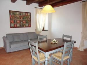 A seating area at Agriturismo Il Poggiolo