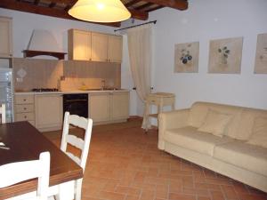 A kitchen or kitchenette at Agriturismo Il Poggiolo