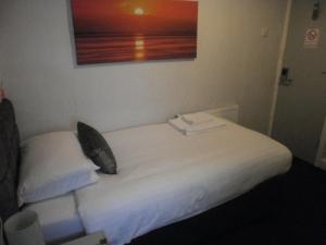 Postelja oz. postelje v sobi nastanitve The Withnell Hotel