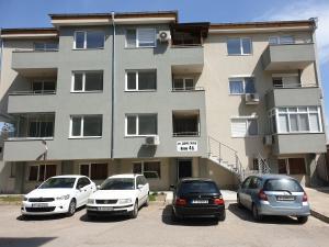 The building in which az apartmanhoteleket is located