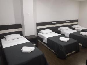 Postel nebo postele na pokoji v ubytování West Tower Hotel