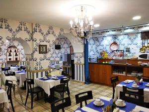 A restaurant or other place to eat at Hotel Iberia Plaza Mayor