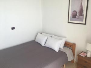Postel nebo postele na pokoji v ubytování Qeparo Antonio Rooms