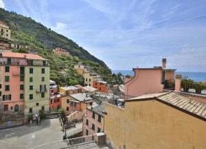 a view of a town with buildings and the ocean at Residenza Sant’ Antonio in Riomaggiore