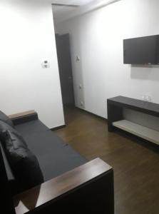 TV a/nebo společenská místnost v ubytování West Tower Hotel