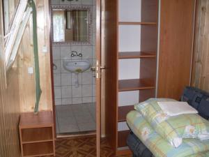 a small bathroom with a sink and a mirror at Ośrodek Wypoczynkowy Perkoz in Okuninka
