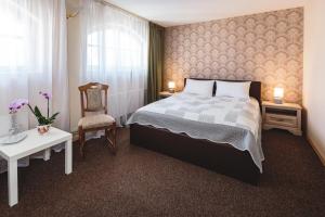 Postel nebo postele na pokoji v ubytování Karle Hotel