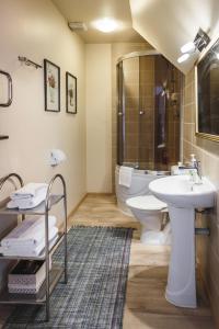 Koupelna v ubytování Karle Hotel