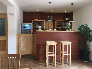 Lounge nebo bar v ubytování Penzion REHEK