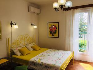 Un pat sau paturi într-o cameră la Apartments Milicevic