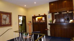 Kuchyň nebo kuchyňský kout v ubytování Central Hotel