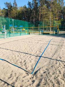 Tenis alebo squash v ubytovaní AQUAMARINA ONYX GOLD alebo jeho okolí