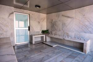 Ένα μπάνιο στο Luxury Inkari Hotel
