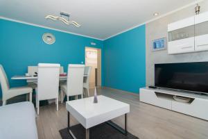 Televízia a/alebo spoločenská miestnosť v ubytovaní apartman Marin