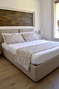 A bed or beds in a room at Modarno Exclusive Apartments
