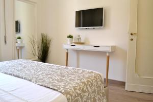 A television and/or entertainment centre at Modarno Exclusive Apartments