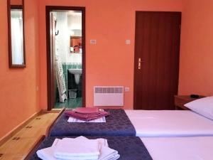 Postel nebo postele na pokoji v ubytování Villa Budvanka Guesthouse