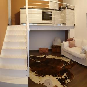 a living room with a bunk bed and a couch at La petite maison in Treviso