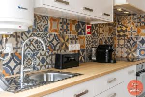 A kitchen or kitchenette at Peniche Roof View House - Beach Village