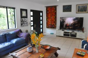 Khu vực ghế ngồi tại STUNNING MAGNETIC ISLAND HOME, PRIVATE, LARGE POOL, CHILDREN AND PETS on REQUEST PLEASE