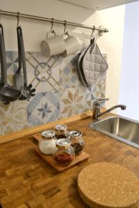 A kitchen or kitchenette at Modarno Exclusive Apartments
