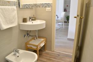 A bathroom at Modarno Exclusive Apartments