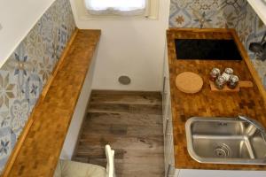 A kitchen or kitchenette at Modarno Exclusive Apartments