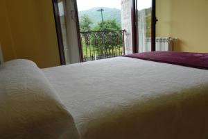 A bed or beds in a room at Chalet Adosado Allariz