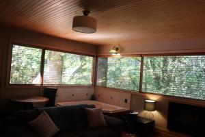 Istumisnurk majutusasutuses Linden Gardens Rainforest Retreat