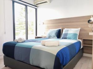 מיטה או מיטות בחדר ב-Metro Court Apartments