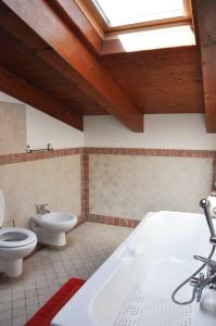 a bathroom with a toilet and a tub and a sink at Antica Interamnia in Teramo