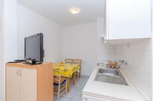 Kuchyň nebo kuchyňský kout v ubytování Apartments and Room Sun & Sea