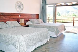 Posteľ alebo postele v izbe v ubytovaní Vides del Rio Suites