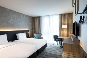 Cama ou camas em um quarto em Hyatt Place Frankfurt Airport