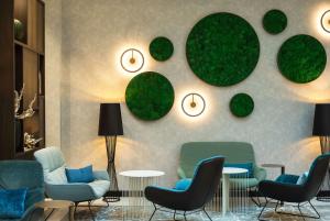 Uma área de estar em Hyatt Place Frankfurt Airport