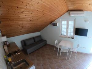 Televízia a/alebo spoločenská miestnosť v ubytovaní Apartments Bianki