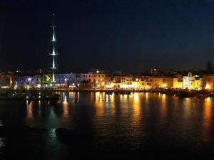 Nespecifikovaný výhled na destinaci Trani nebo výhled na město při pohledu z bed and breakfast