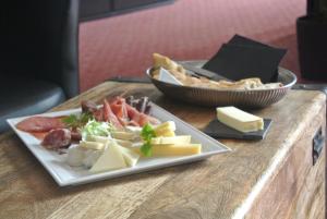 Afbeelding uit fotogalerij van Hôtel Primavera in Saint-Palais-sur-Mer