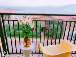 大理洱海lila's house海景精品客栈的阳台或露台