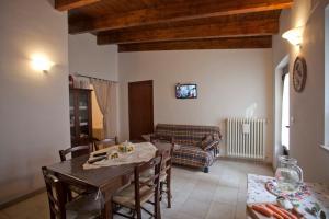 TV a/nebo společenská místnost v ubytování B&B Salita Delle Pere