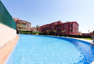 Bazén v ubytování INNOUTHOME Duplex Valls nebo v jeho okolí