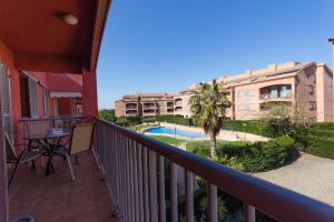 Bazén v ubytování INNOUTHOME Duplex Valls nebo v jeho okolí