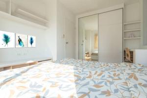 Ένα ή περισσότερα κρεβάτια σε δωμάτιο στο 1BR Condo 5 Min to BTS 1000Mbps Fiber Wi-Fi great location